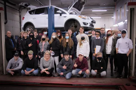 Nuoria tutustumassa Kolari-Specialiin